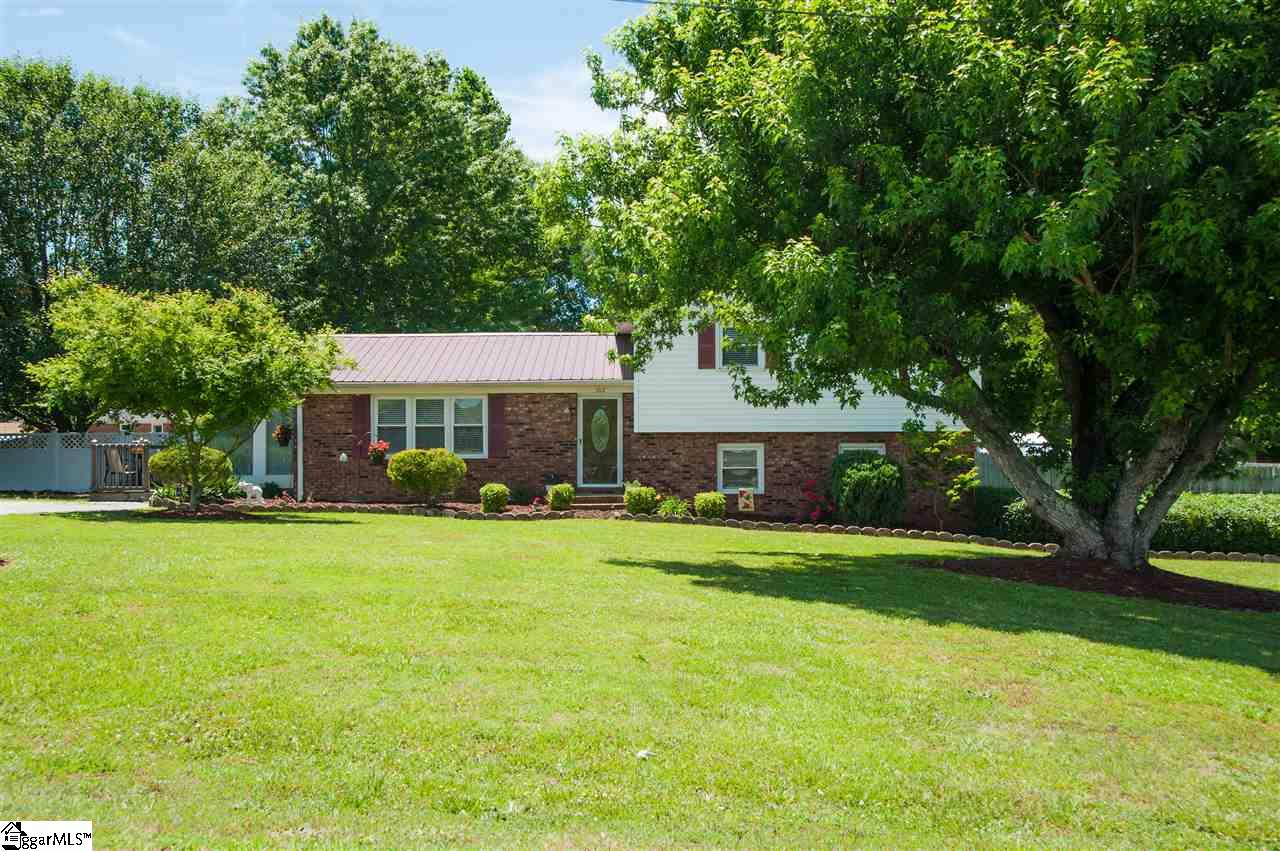 102 Rockmont Road Easley, SC 29640 - Photo 2 of 27