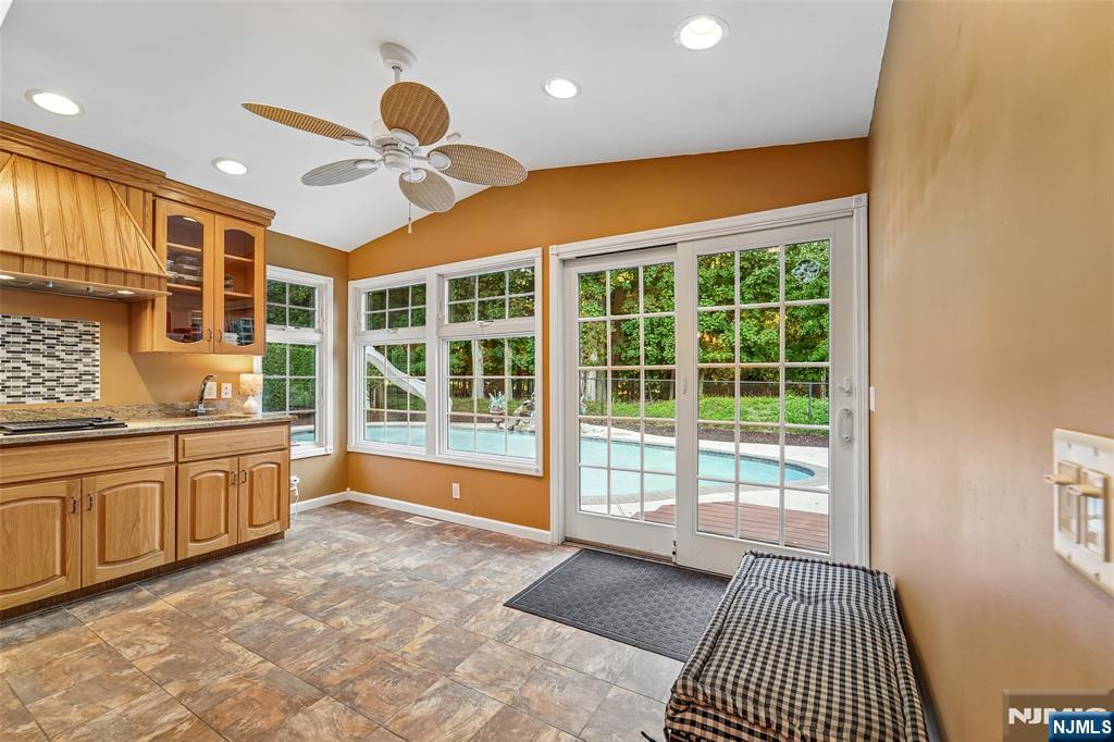 20 Colonial Road Emerson, NJ 07630 - Photo 10 of 35 Gallery Image 10