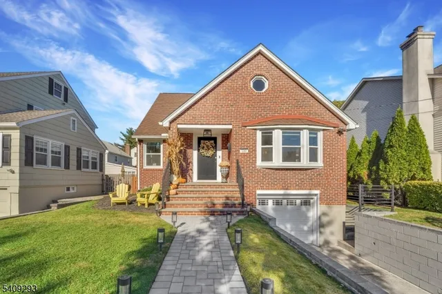 $790,000 | 180 Highfield Lane, Nutley, NJ 07110