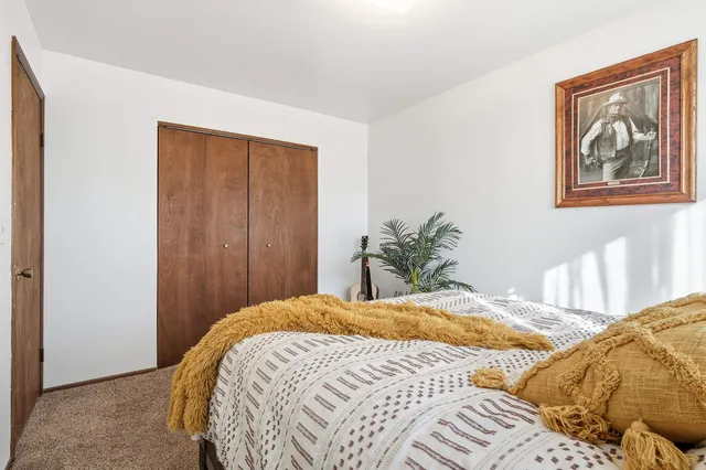 a view of a livingroom with furniture