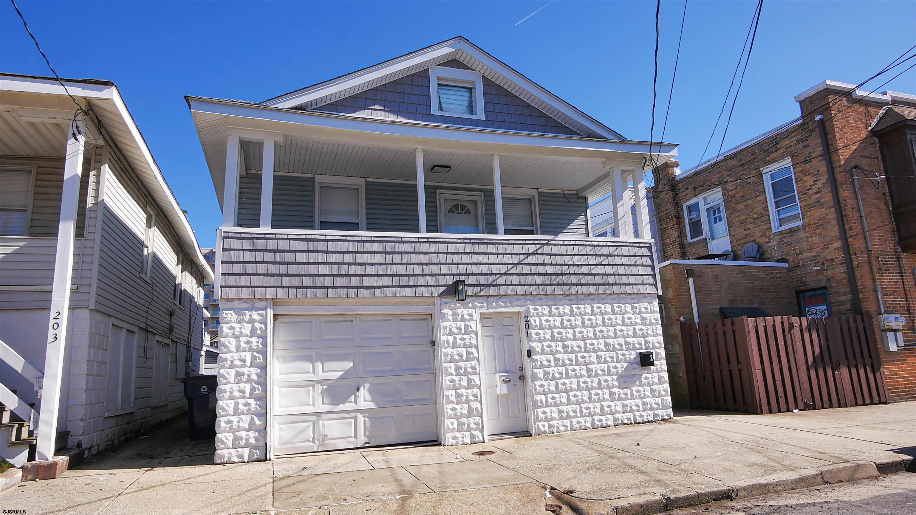 201 N Sacramento Ave Unit 2  