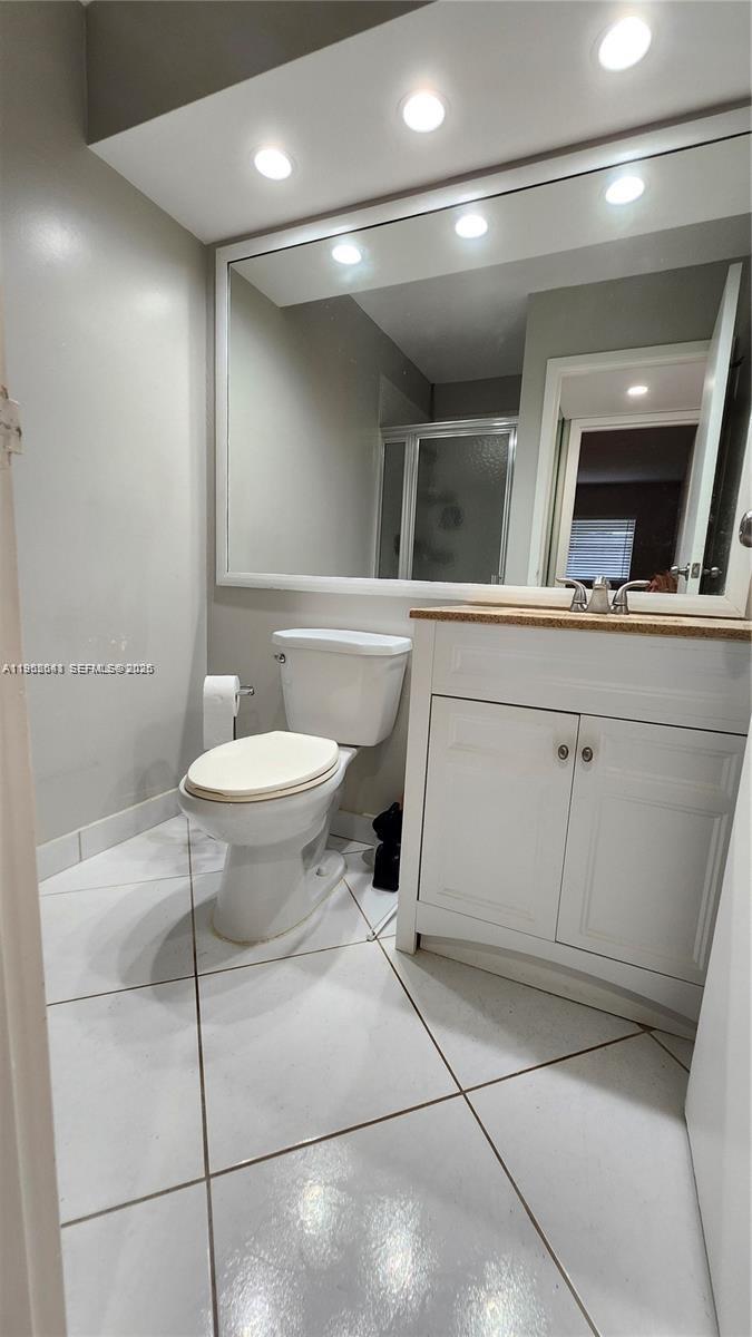 756 Flanders P Delray Beach, Unit 756 Delray Beach, FL 33484 - Photo 21 of 46 a bathroom with a toilet sink and mirror