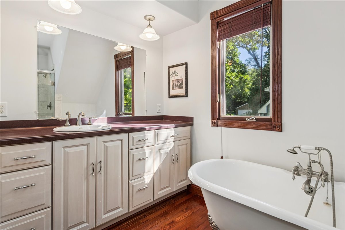 712 Regner Road McHenry, IL 60051 - Photo 19 of 25 a bathroom with a sink and a bathtub