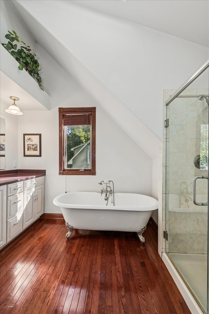 712 Regner Road McHenry, IL 60051 - Photo 21 of 25 a living room with hard wood floors and a bathtub