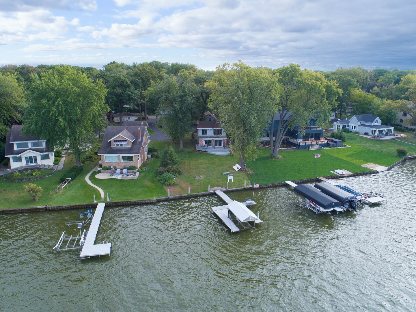 712 Regner Road McHenry, IL 60051 - Photo 8 of 25 an aerial view of a garden