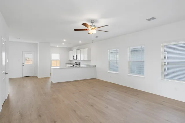 $347,900 | 120 Paria Court, Jarrell, TX 76537