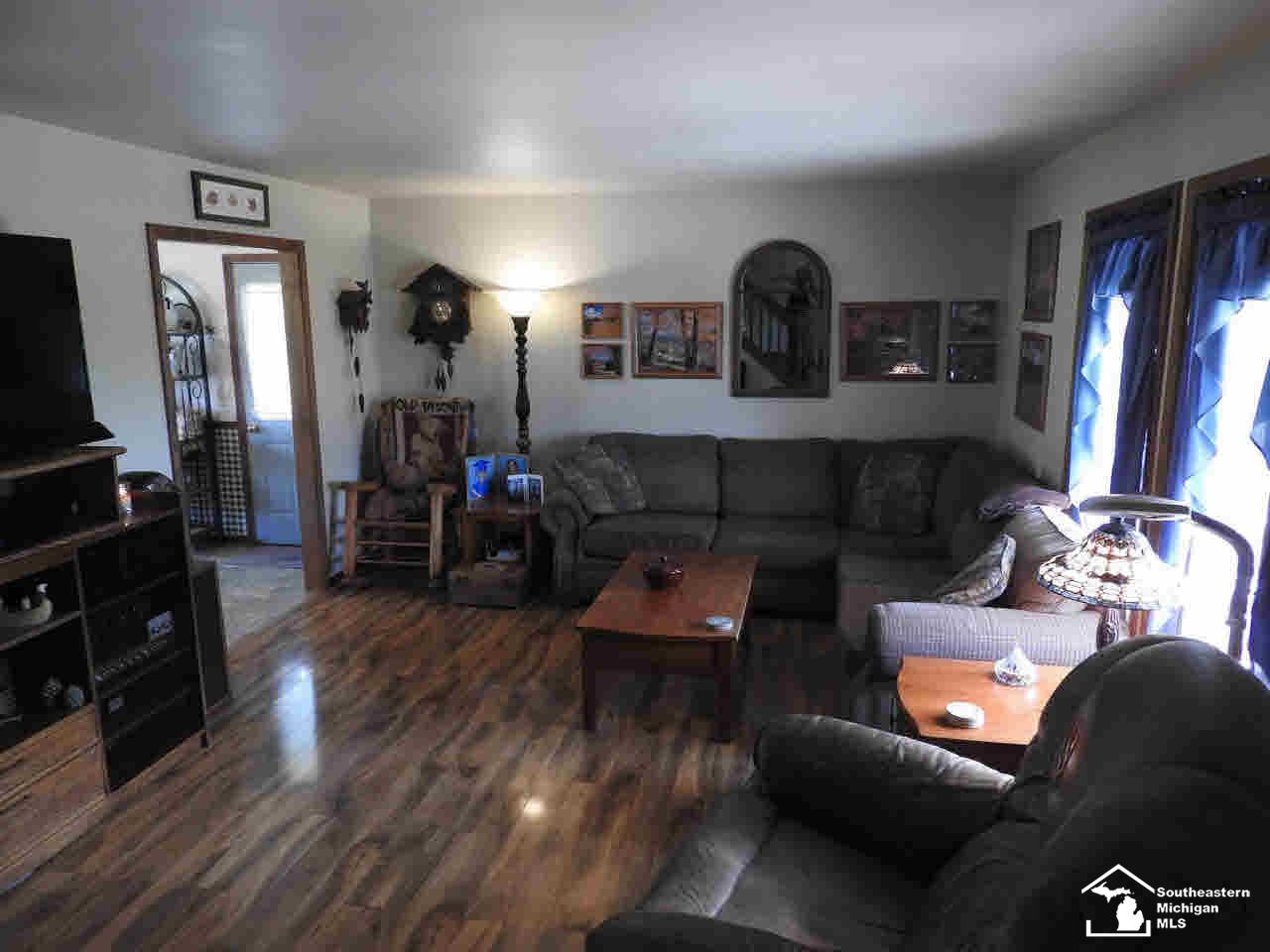 12345 Capernall Road Carleton, MI 48117 - Photo 5 of 23 21190748-4.JPG