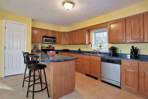 300 Cross Road Lunenburg, MA 01462 - Photo 3 of 24 Gallery Image 3