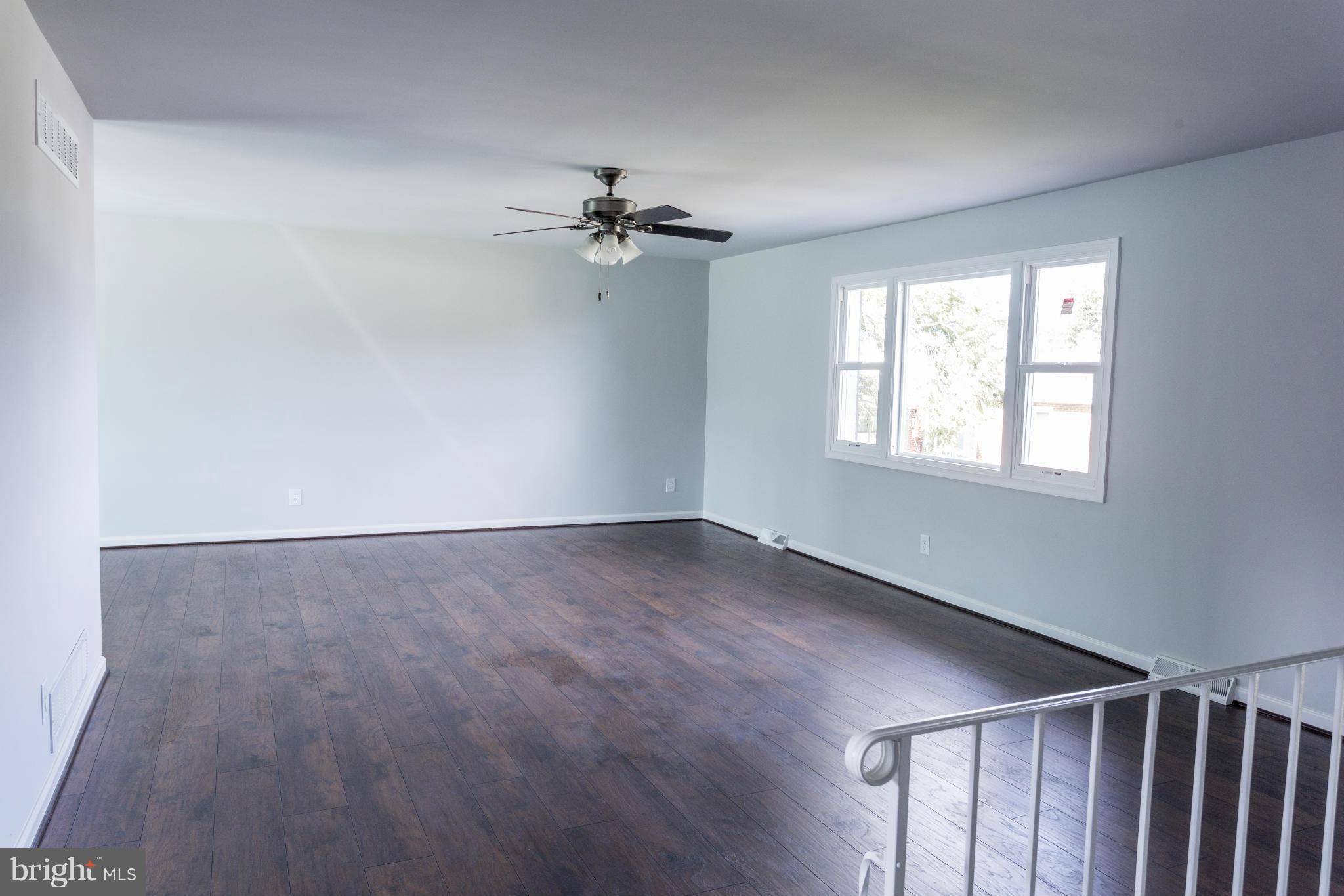 111 Dominoe Road Annapolis, MD 21401 - Photo 8 of 27 Living Room