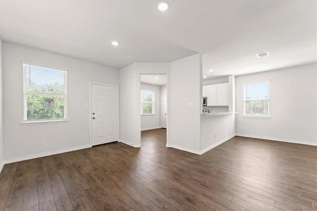 $2,300 | 5672 Shore Point Trail, Fort Worth, TX 76119