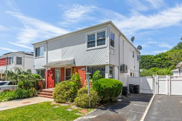 $988,000 | 67-22 211th Street | Oakland Gardens