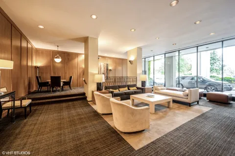 $180,000 | 2626 North Lakeview Avenue, Unit 2506, Chicago, IL 60614