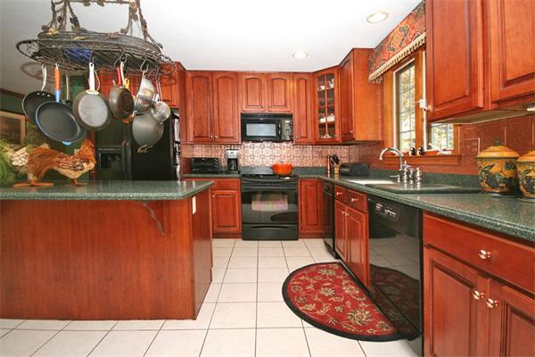 40 Fern Brook Circle Canton, MA 02021 - Photo 3 of 30 Gallery Image 3