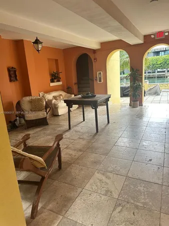 $2,600 | 4812 Pine Tree Drive, Unit 105, Miami Beach, FL 33140