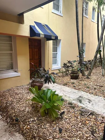 $2,600 | 4812 Pine Tree Drive, Unit 105, Miami Beach, FL 33140