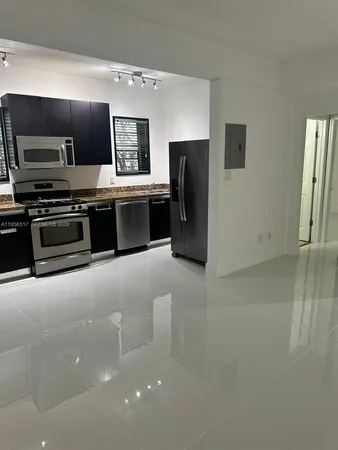 $2,600 | 4812 Pine Tree Drive, Unit 105, Miami Beach, FL 33140