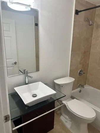 $2,600 | 4812 Pine Tree Drive, Unit 105, Miami Beach, FL 33140