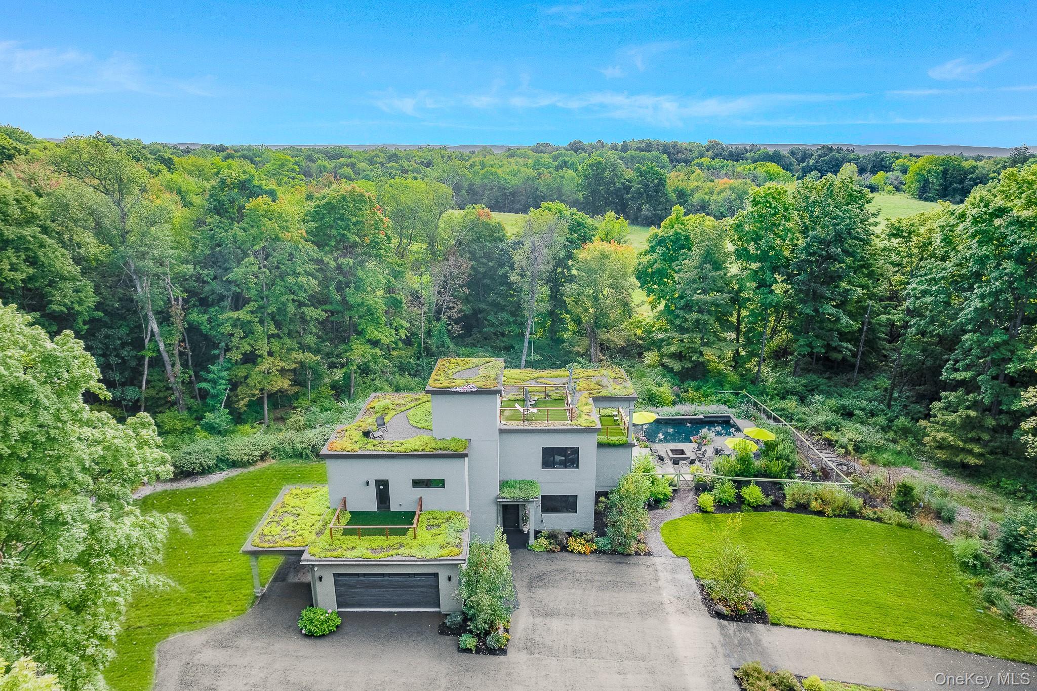 215 Smith Road Poughkeepsie, NY 12603 - Photo 4 of 36 Gallery Image 4