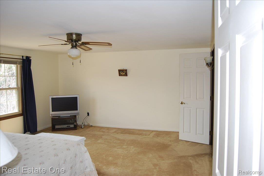 2318 Chalet Drive Rochester, MI 48309 - Photo 12 of 16 Huge Master Suite