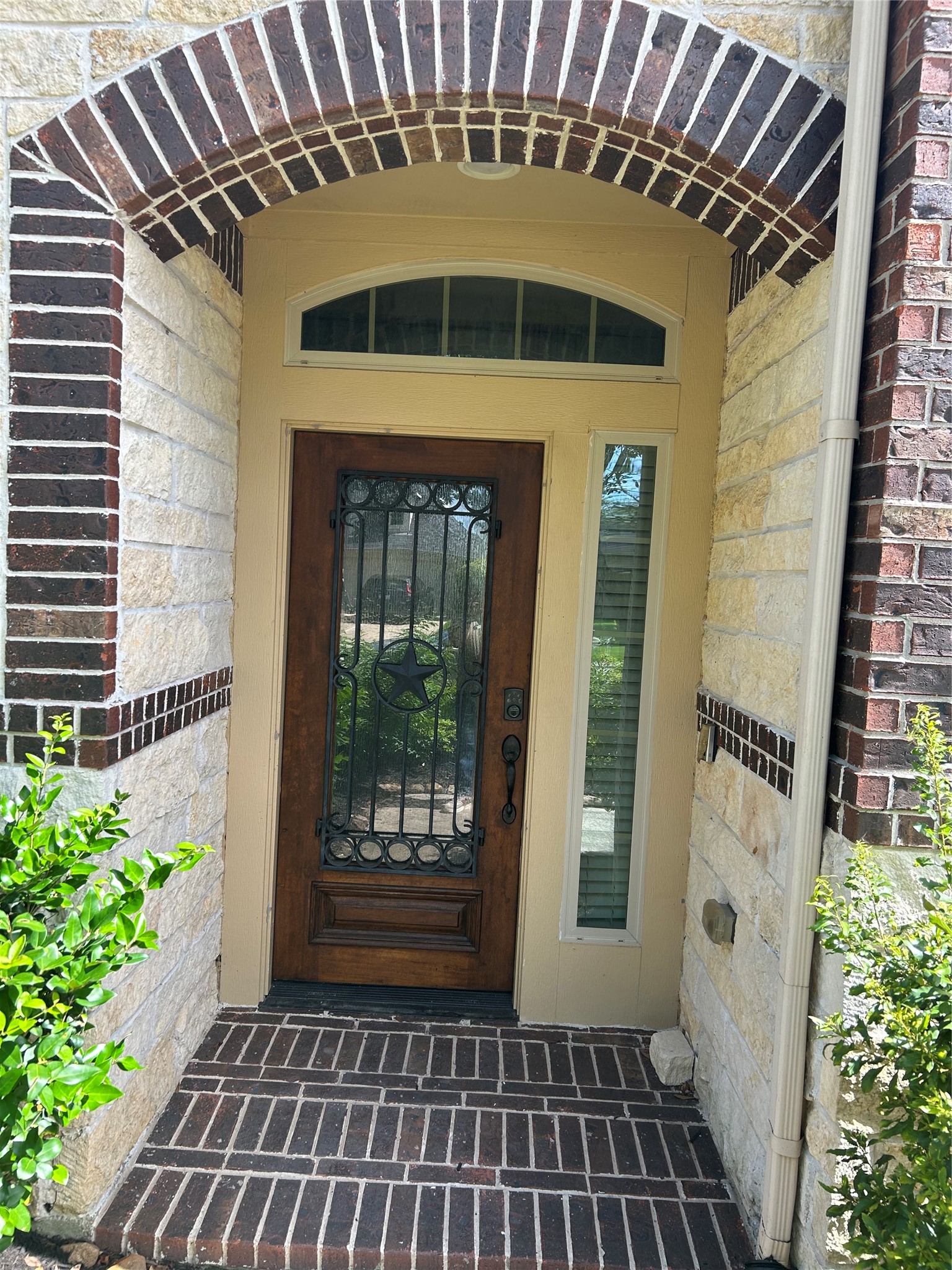 7936 Lake Commons Drive Rosenberg, TX 77469 - Photo 4 of 33 Beautiful Front Porch of 7936 Lake Commons Dr, Rosenberg, TX 77469
