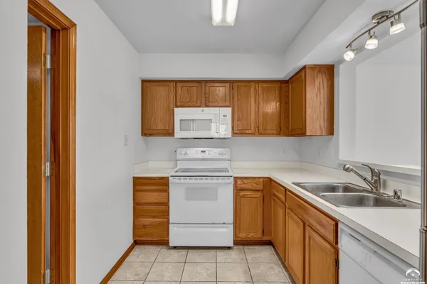 $250,000 | 2752 Grand Circle, Lawrence, KS 66047