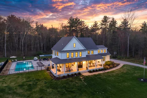$2,100,000 | 14 Wiggin Way, Stratham, NH 03885