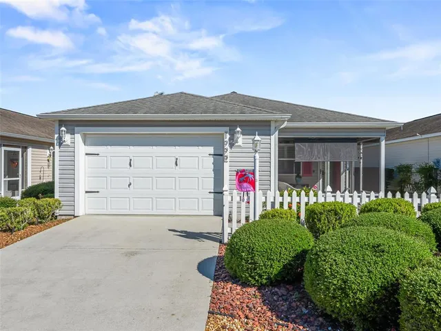 $299,900 | 1999 Kelmscott Street, The Villages, FL 32162