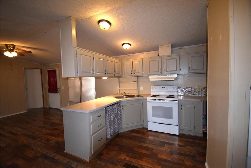 6000 Spring Creek Road, Unit 12 Malakoff, TX 75148 - Photo 4 of 10 a kitchen with a stove a sink and a refrigerator