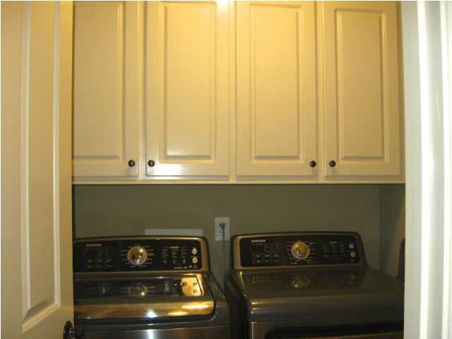 444 Springhill Place Brandon, MS 39047 - Photo 13 of 25 Laundry is across from the pantry.