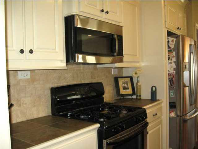 444 Springhill Place Brandon, MS 39047 - Photo 10 of 25 Gas stove/oven, built-in microwave.