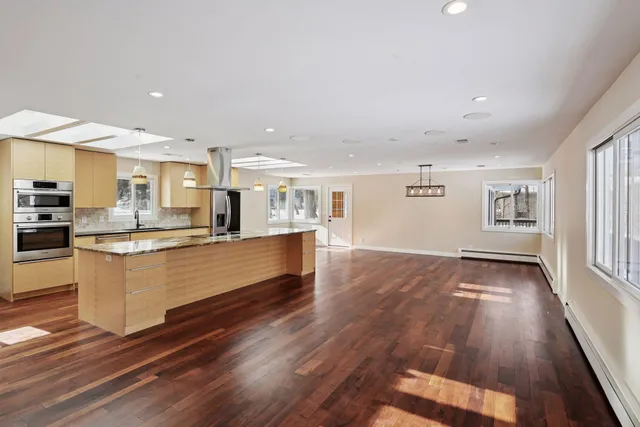 $989,900 | 17100 Hampton Court, Minnetonka, MN 55345