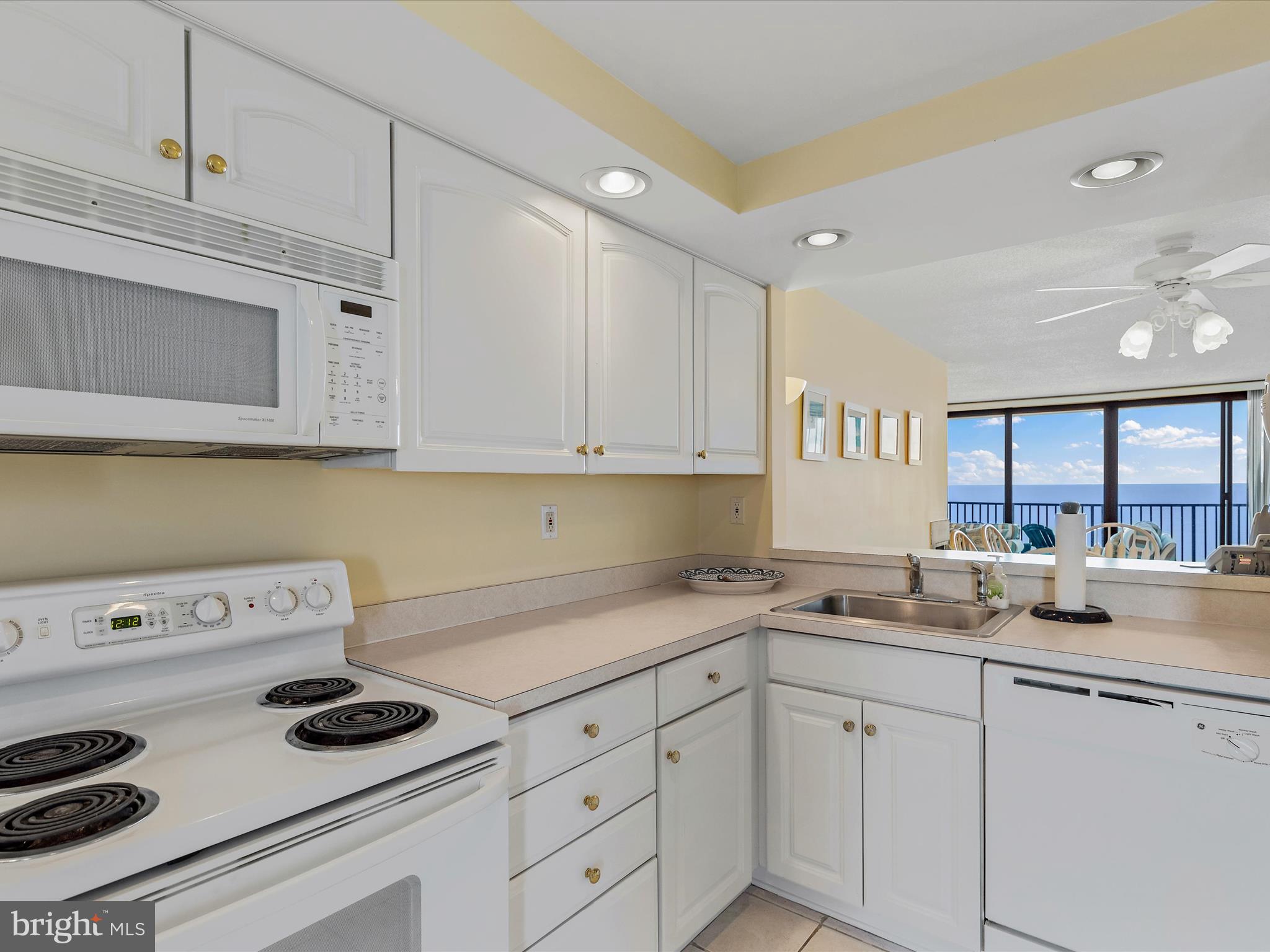 1502 South Edgewater House Road, Unit PH02S Bethany Beach, DE 19930 - Photo 18 of 33