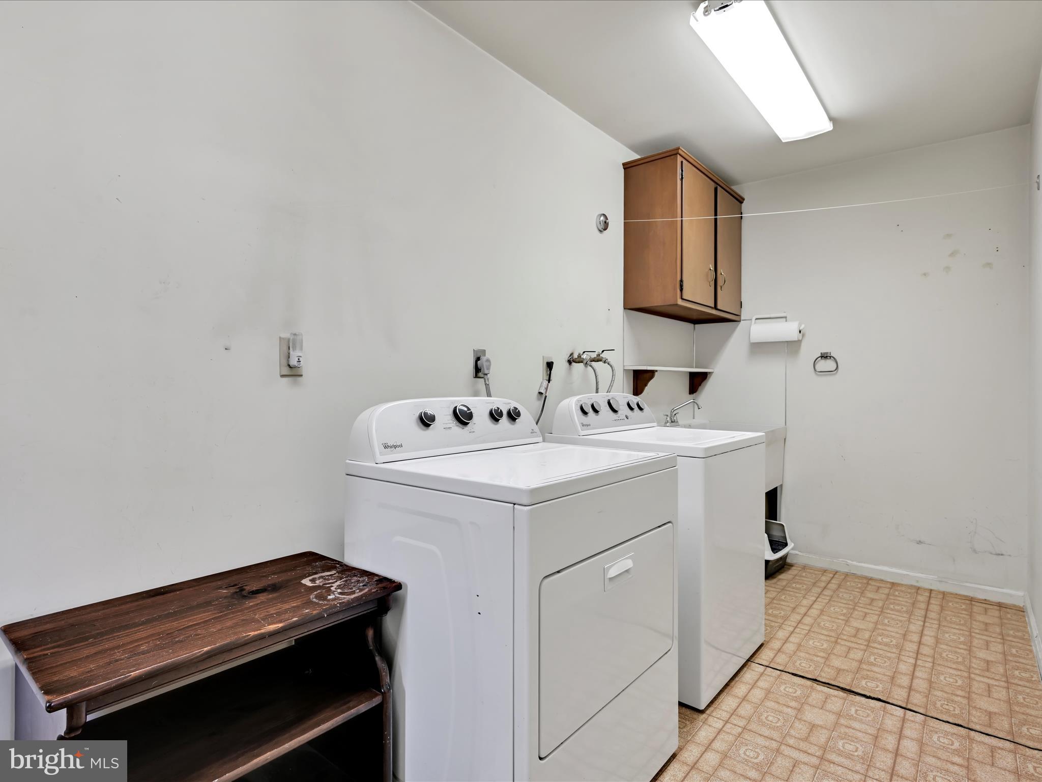 600 Beech Street Reading, PA 19605 - Photo 21 of 50 a utility room with dryer and washer