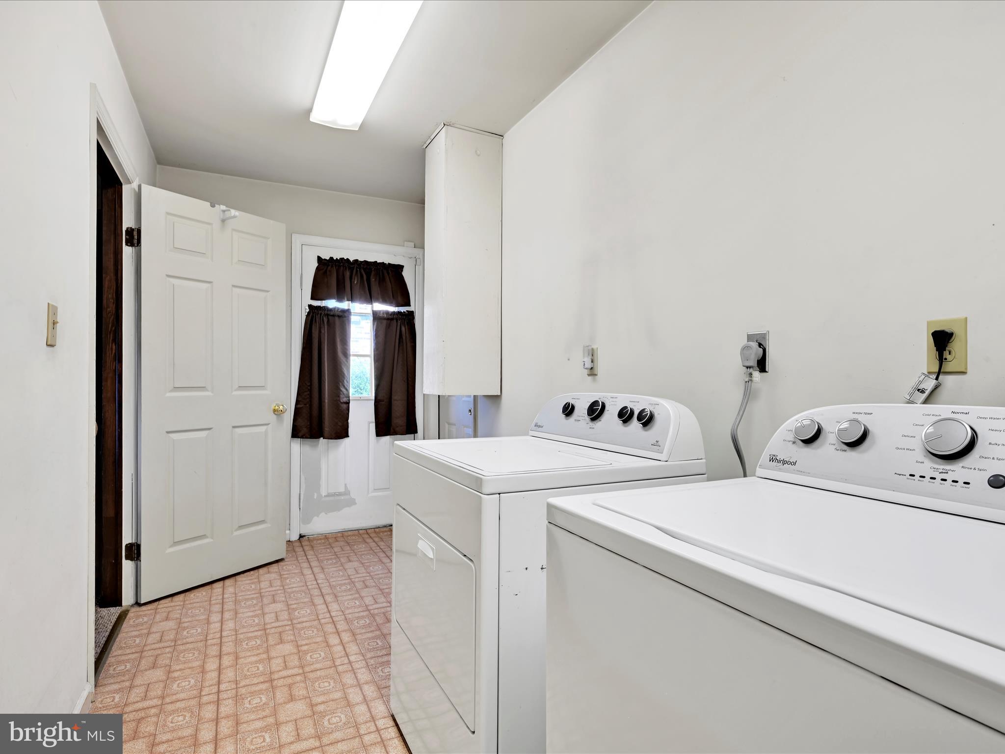 600 Beech Street Reading, PA 19605 - Photo 22 of 50 a utility room with dryer and washer