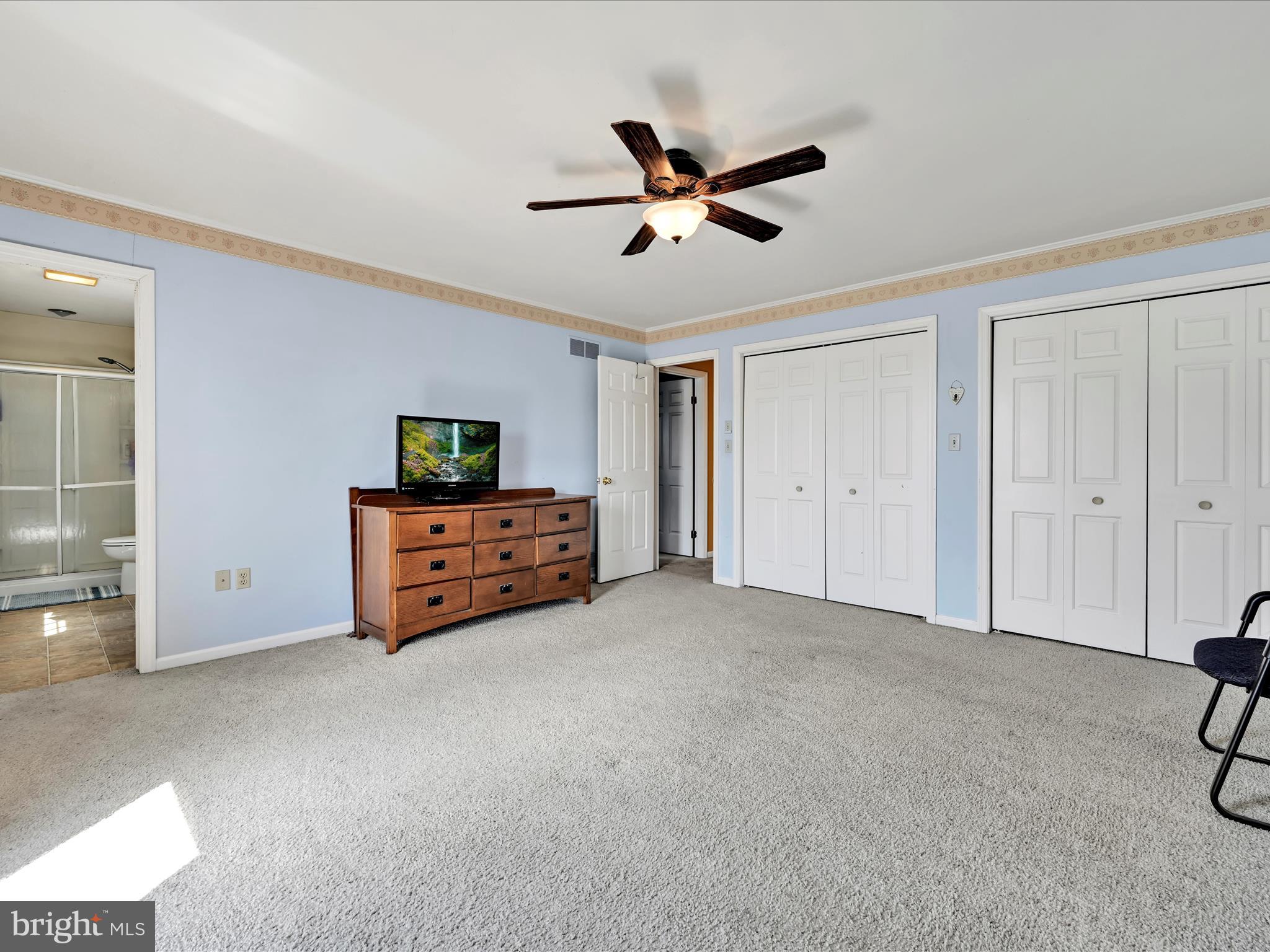 600 Beech Street Reading, PA 19605 - Photo 25 of 50 a living room with furniture and a ceiling fan