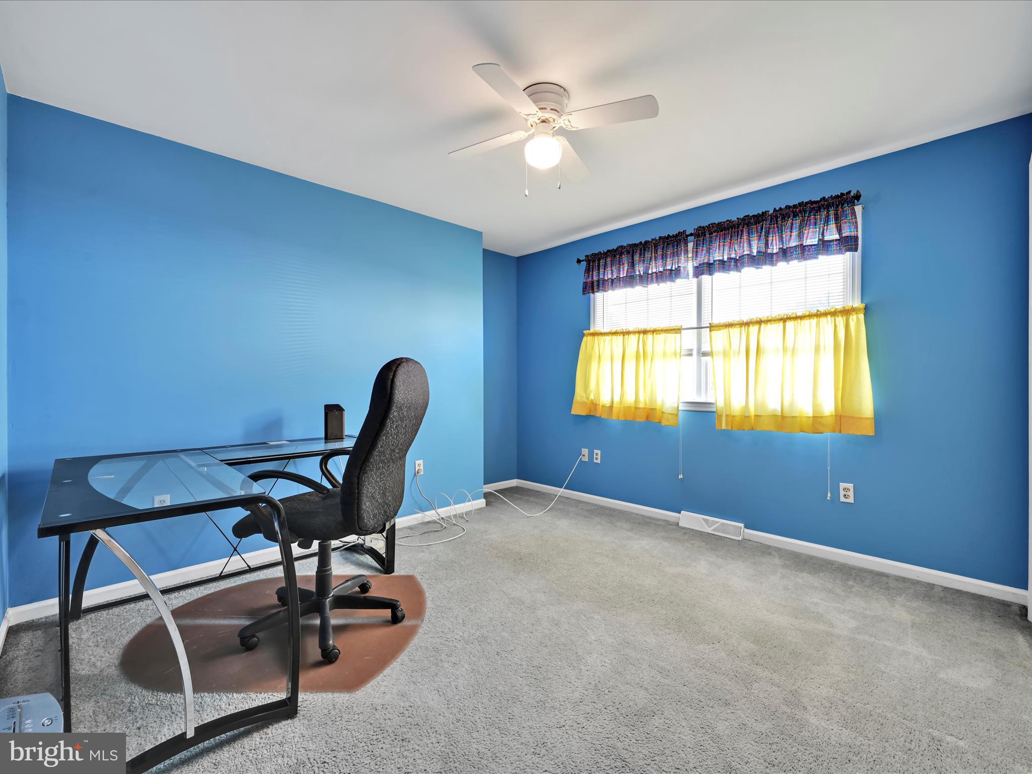 600 Beech Street Reading, PA 19605 - Photo 29 of 50 a workspace with furniture and window