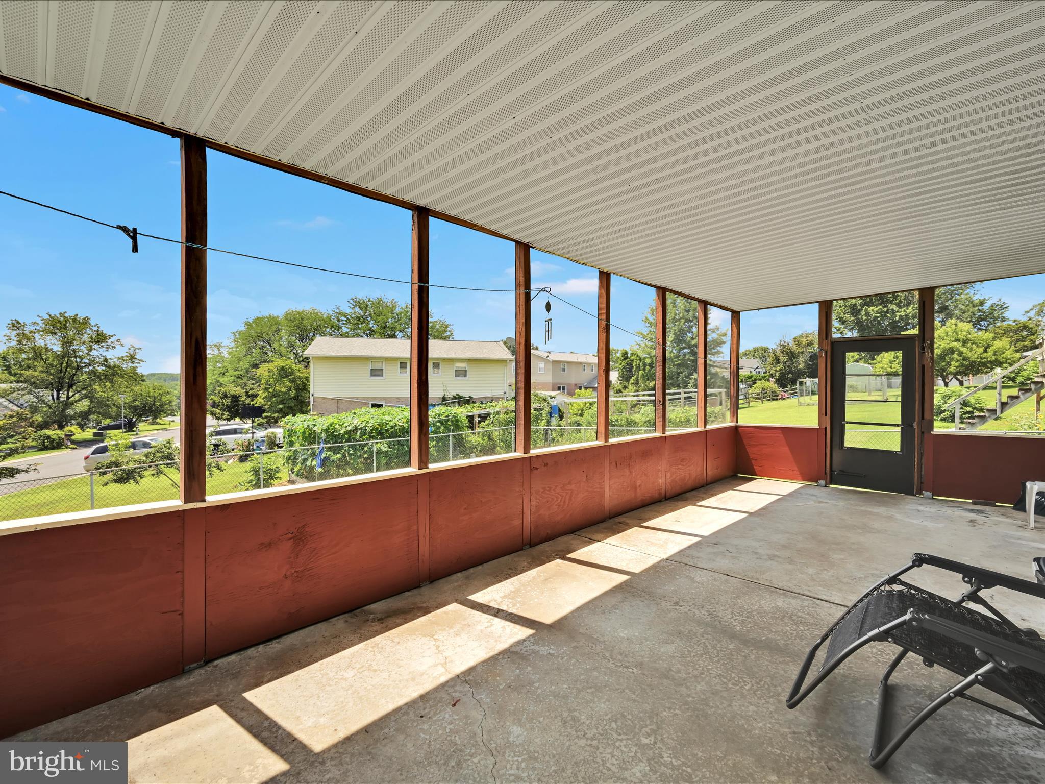 600 Beech Street Reading, PA 19605 - Photo 40 of 50 a living room with a large window