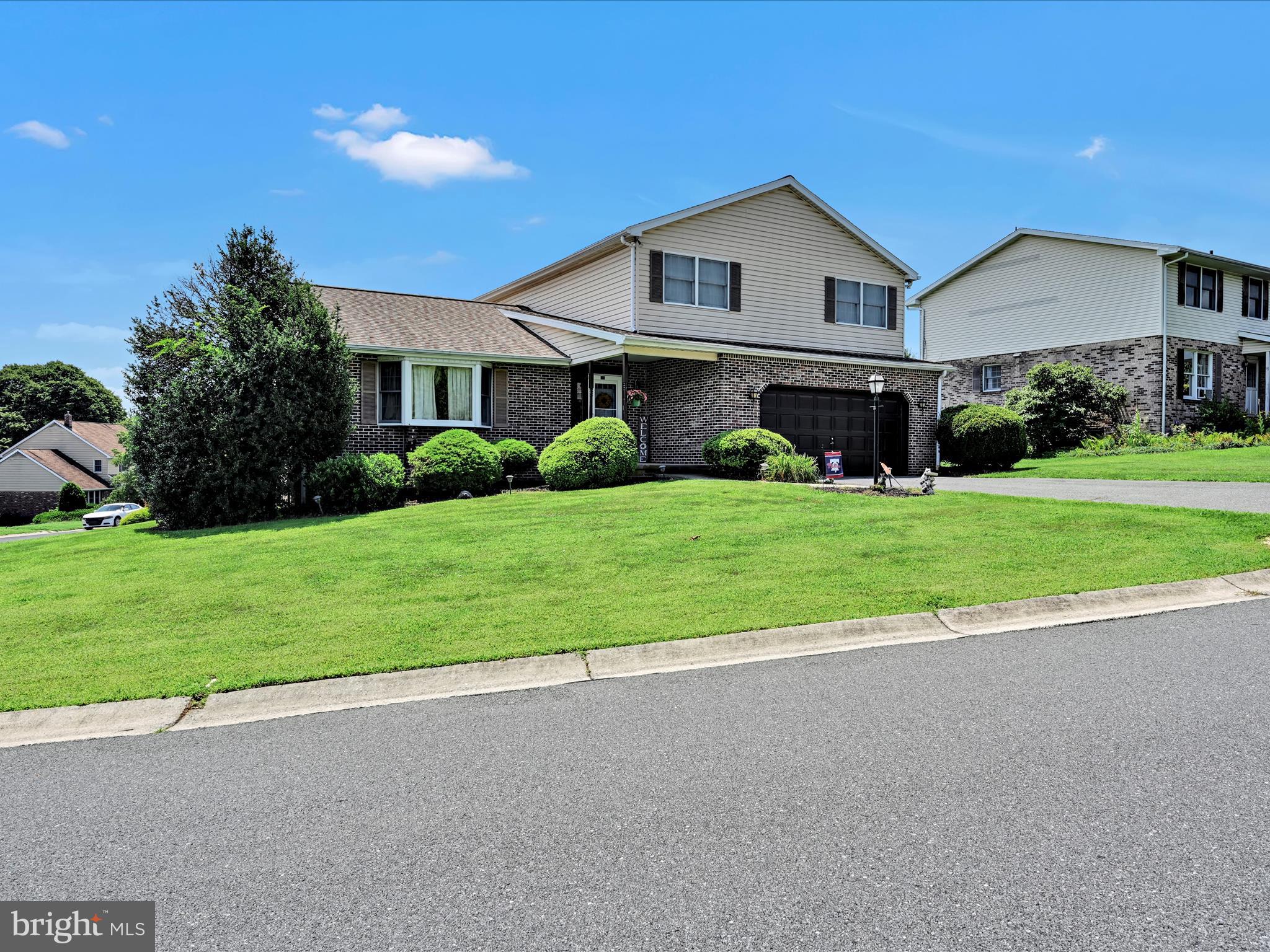 600 Beech Street Reading, PA 19605 - Photo 4 of 50 a front view of house with yard and green space