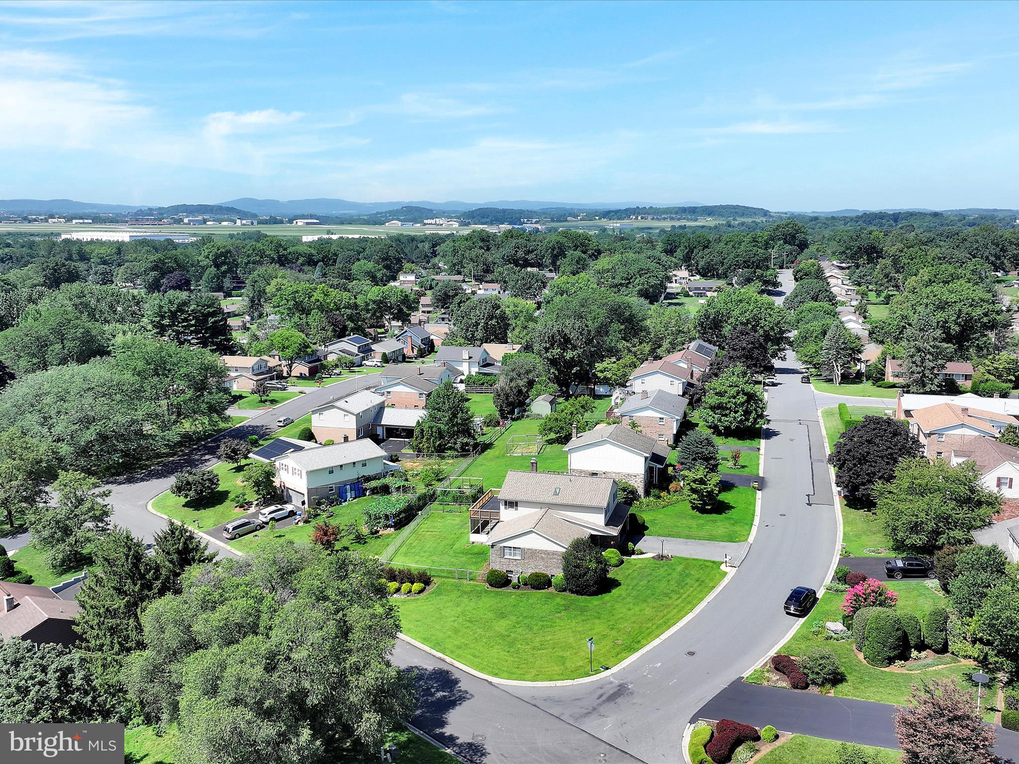 600 Beech Street Reading, PA 19605 - Photo 46 of 50 an aerial view of a house with yard and green space
