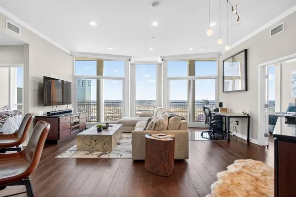 $515,000 | 500 Throckmorton Street, Unit 3201, Fort Worth, TX 76102