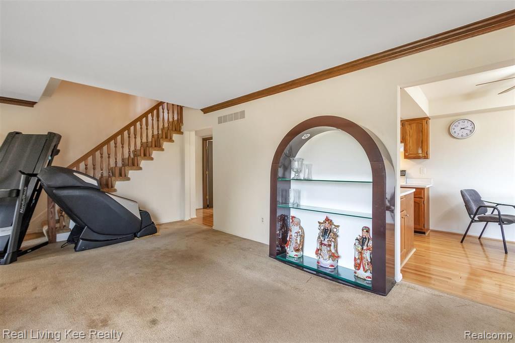 144 Meadow Ln Circle Rochester Hills, MI 48307 - Photo 9 of 36