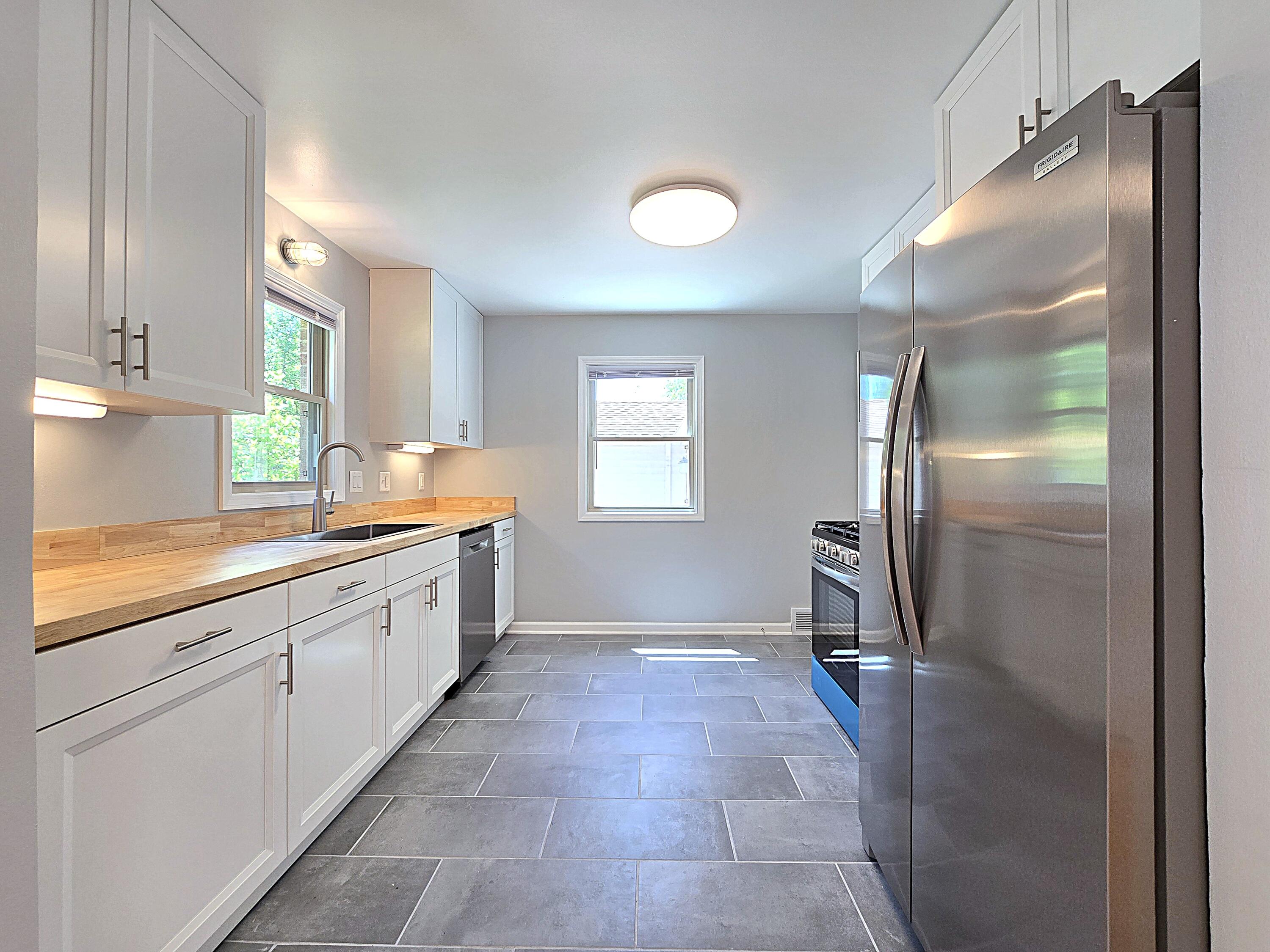 4445 South Burrell Street Milwaukee, WI 53207 - Photo 3 of 44 Kitchen