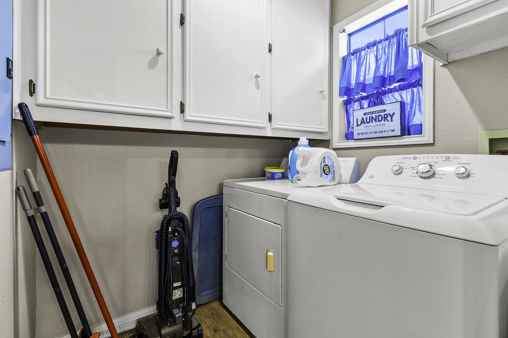 536 Weavers Cove Road Livingston, TX 77351 - Photo 7 of 44 a utility room with dryer and washer