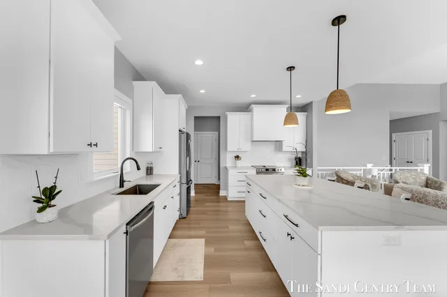 $664,900 | 14968 Fillmore Street, West Olive, MI 49460