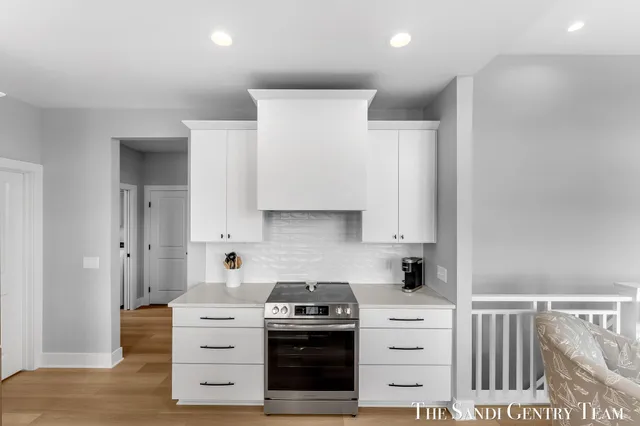 $664,900 | 14968 Fillmore Street, West Olive, MI 49460