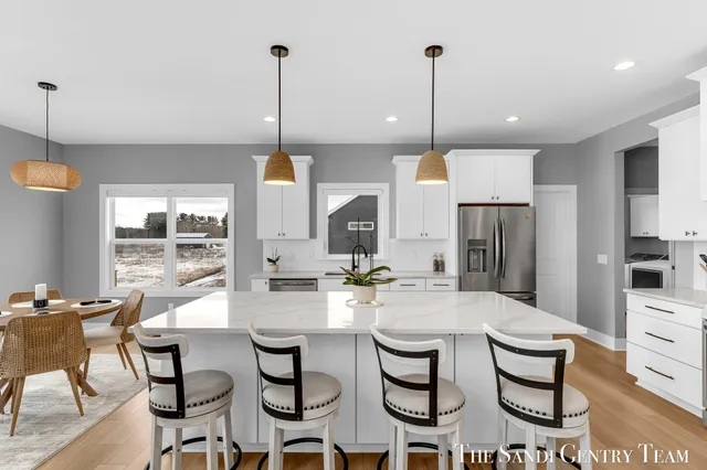 $664,900 | 14968 Fillmore Street, West Olive, MI 49460