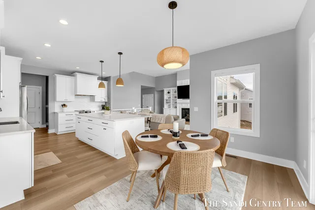 $664,900 | 14968 Fillmore Street, West Olive, MI 49460