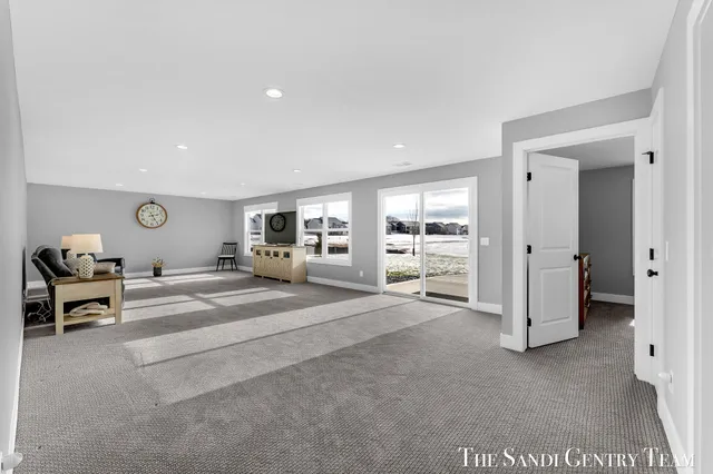 $664,900 | 14968 Fillmore Street, West Olive, MI 49460