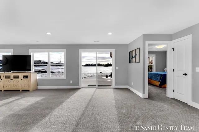 $664,900 | 14968 Fillmore Street, West Olive, MI 49460