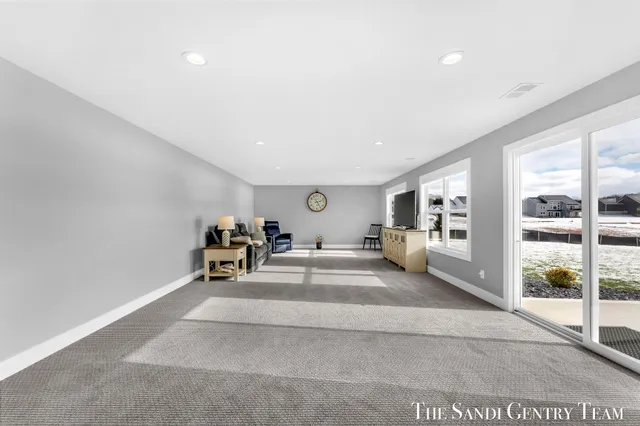 $664,900 | 14968 Fillmore Street, West Olive, MI 49460